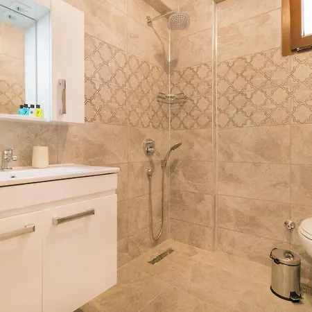 Kamelya Selimiye מלון מוגלה